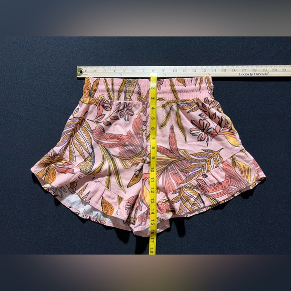 Cute floral shorts! - Picture 1 of 3